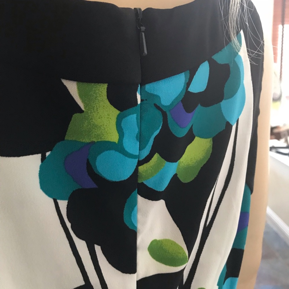 Professional sleeveless dress with pockets